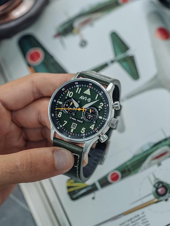 Hawker Hurricane Carey Dual Time Pilot Watch 着用イメージ